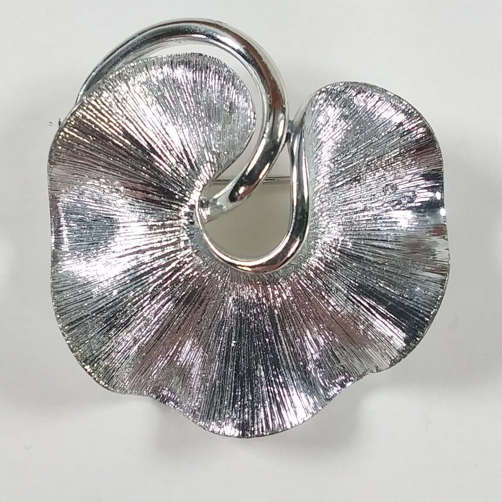 Mid-Century Lisner Lily Pad Silver Tone Brooch